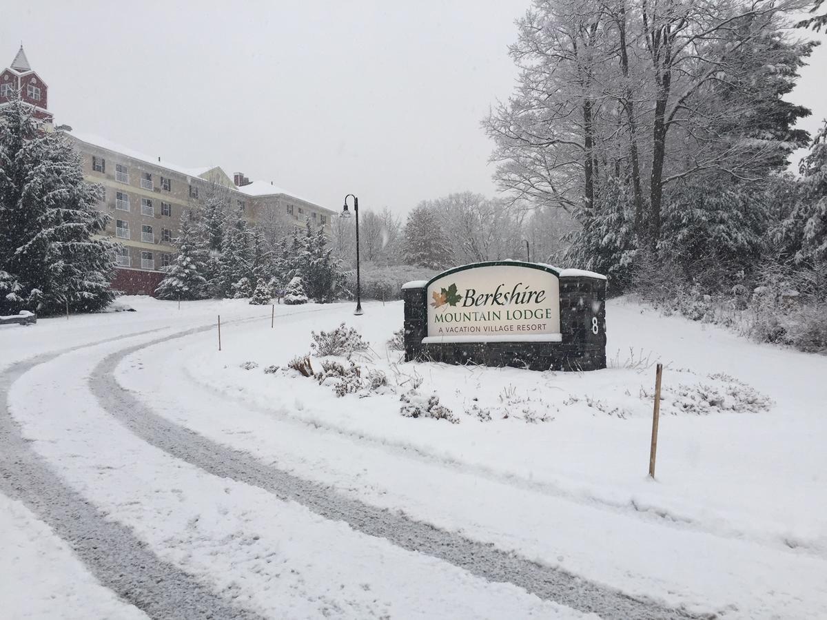 Berkshire Mountain Lodge Pittsfield Ngoại thất bức ảnh